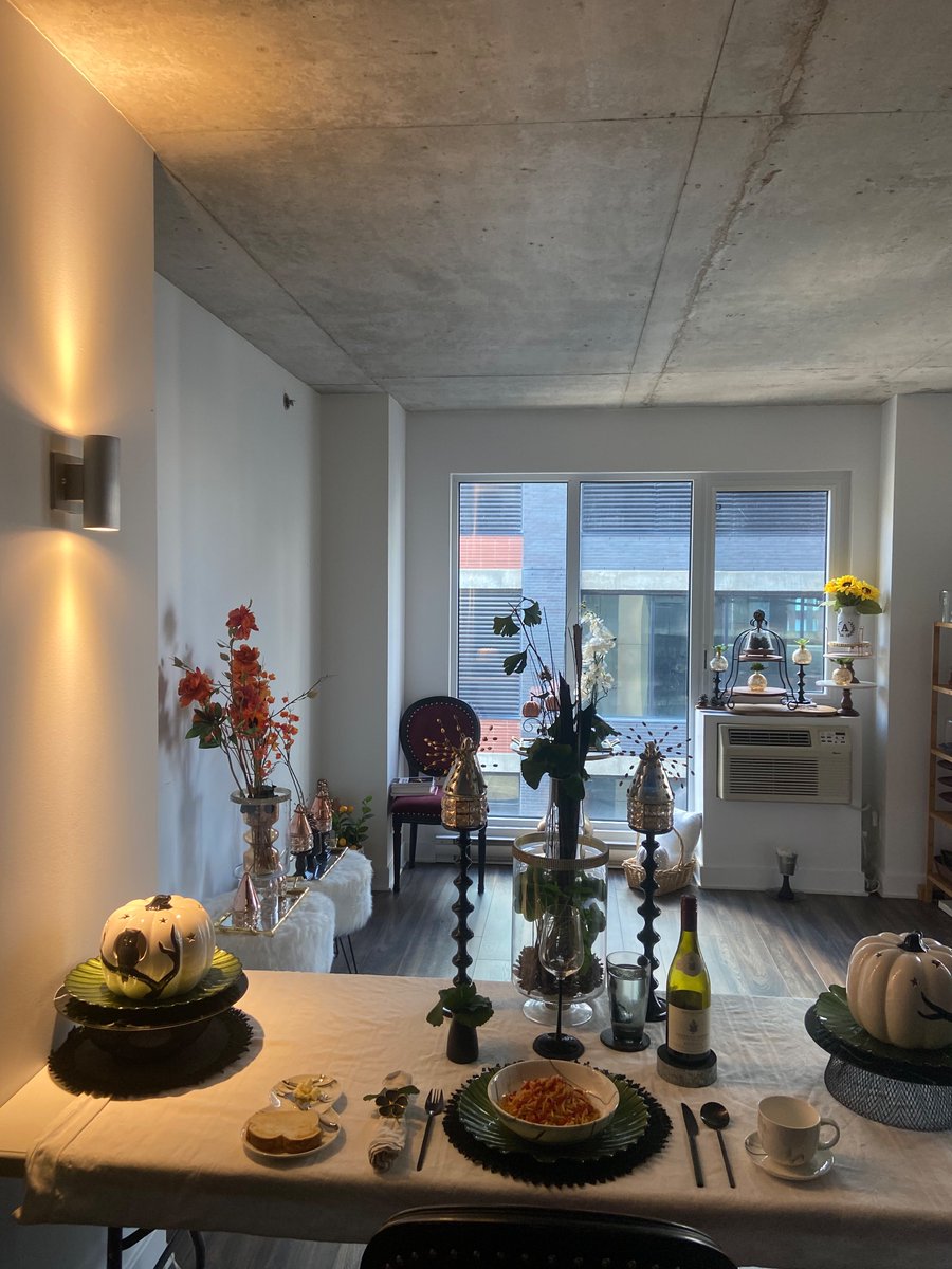 You ask me to get it on the top after stealing everything even my entrepôt with my house stuff
Even my BONJOU KAFÉ NWA breakfast on internet
Even my friends
Even my love ones
Even my pictures
Even my portfolio
With what that I’m gonna make it after all?
Astriddcollection justice!