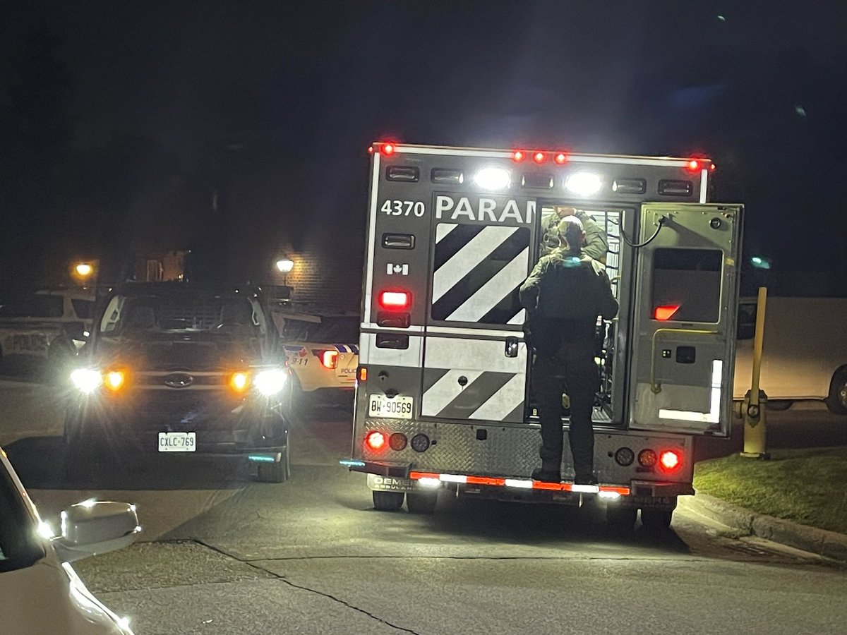Cameradenuit2's tweet photo. Le Service de police d’Ottawa (SPO) a publié les noms des deux personnes mortes lors d’une réception de mariage samedi soir à Ottawa. Il s’agit de Said Mohamed Ali, 26 ans, et Abdishakur Abdi-Dahir, 29 ans. Les deux hommes résidaient à Toronto.
Source info Radio Canada Ottawa https://t.co/pajruQW2oe