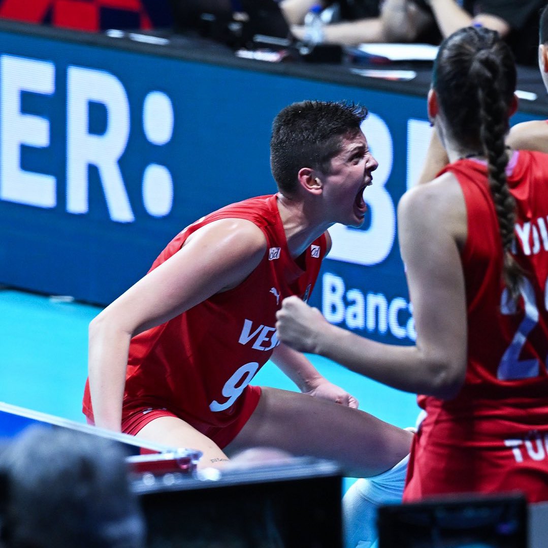 cumhuriyet tarihi boyunca irtica harici ülkeye bir sikim katkıları olmayan gizli oğlancı şeriatçıların yine çok sevdikleri mabadlarına milli başarı giriyor