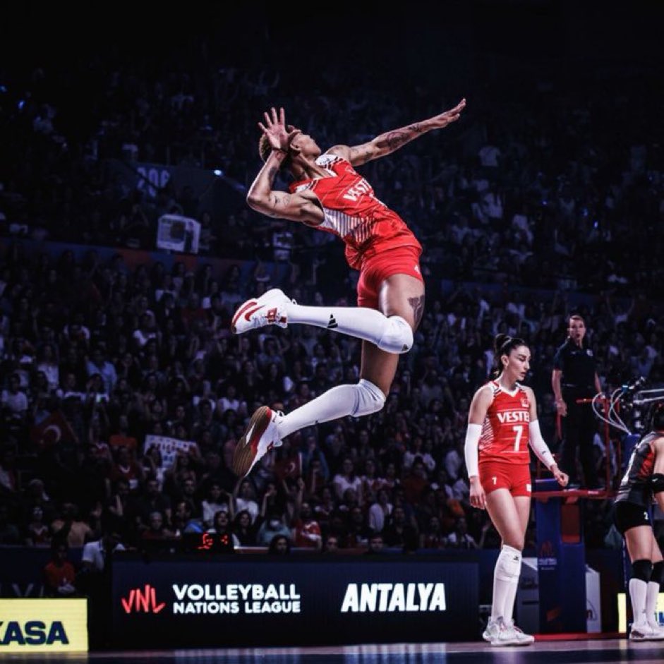 mstfpne's tweet image. Tebrikler #FileninSultanlari
Avrupa Şampiyonu