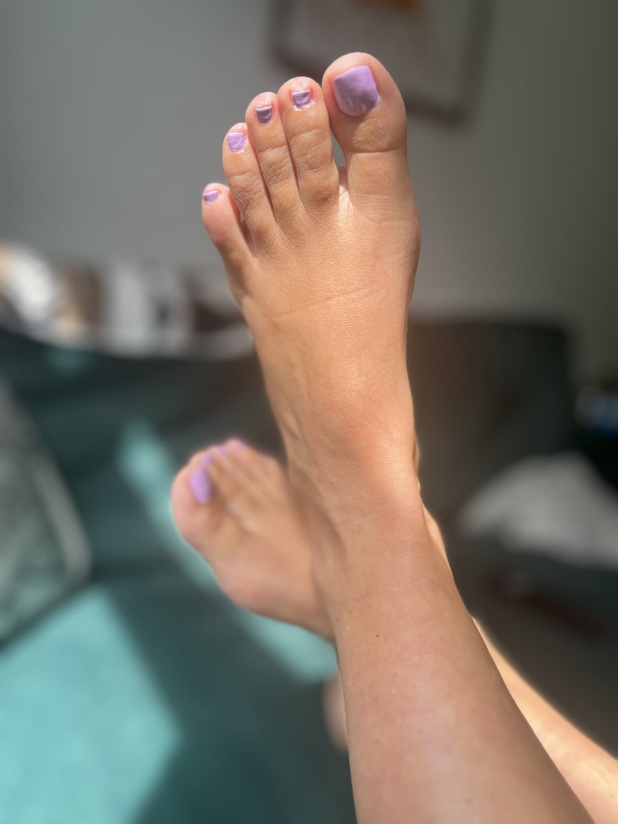 Pinkfootgodd's tweet photo. New pedi 🙌🏽 https://t.co/sciOx8PFwk