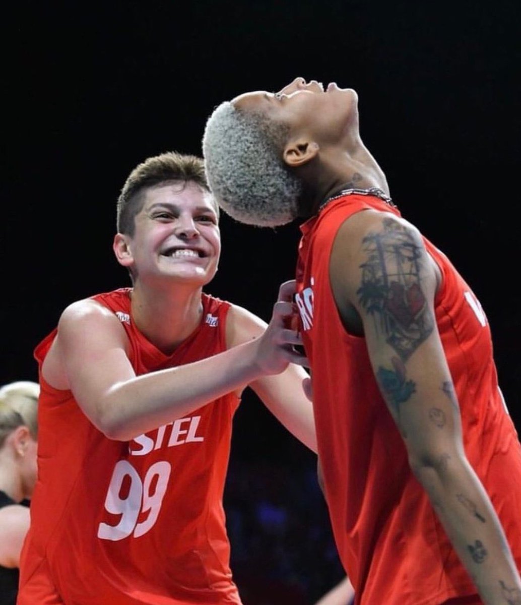 SADECE AVRUPA'NIN DEĞİL, DÜNYA'NIN EN İYİSİYİZ TEŞEKKÜRLER KIZLAR.. 🇹🇷 #FileninSultanlari