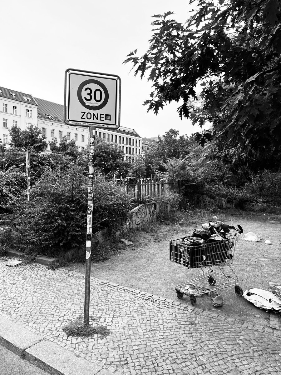Nichts Neues 

#streetphotographer #strassenfoto #Berlin