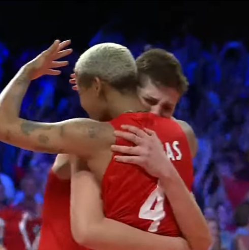 Ebrar Kararkurt ve Melissa Vargas'ın şampiyonluk sevinci 😍😍😍

#FİleninSultanları  #EuroVOlley2023