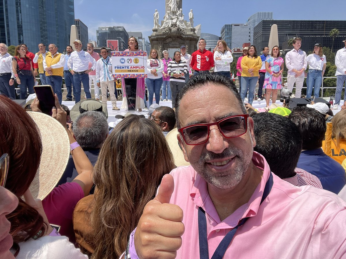 Matador08640286's tweet photo. La rata y sus fifis ... Onta el pueblo 😂🤣 https://t.co/pG1Ren4Qb3