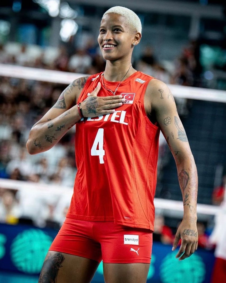 Fatih Sultan Mehmet'in Şahi Topları 1, Vargas'ın topları 2..

Tebrikler..🇹🇷
#FileninSultanları