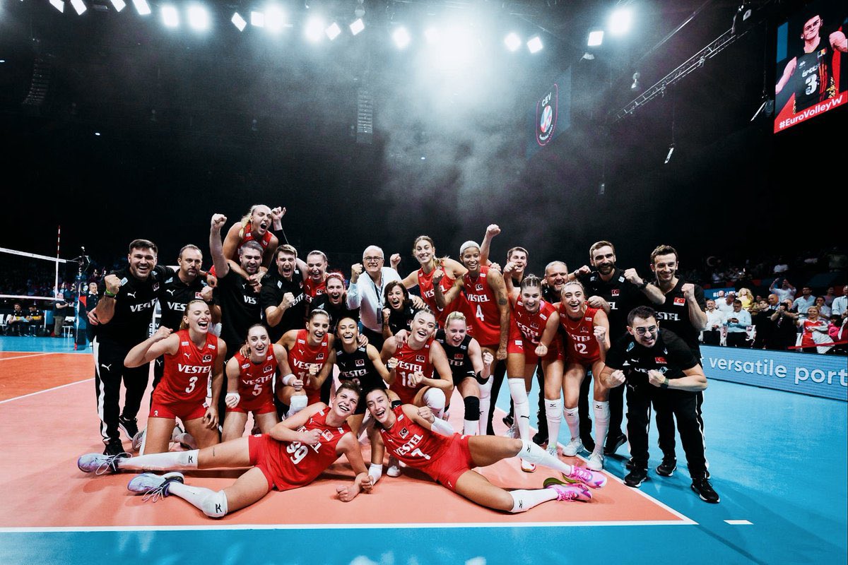 KayserisporFK's tweet photo. 🇹🇷 Cumhuriyetin 100. yılında Filenin Sultanları Avrupa Şampiyonu! 🏆 https://t.co/1CGB7tUD4O