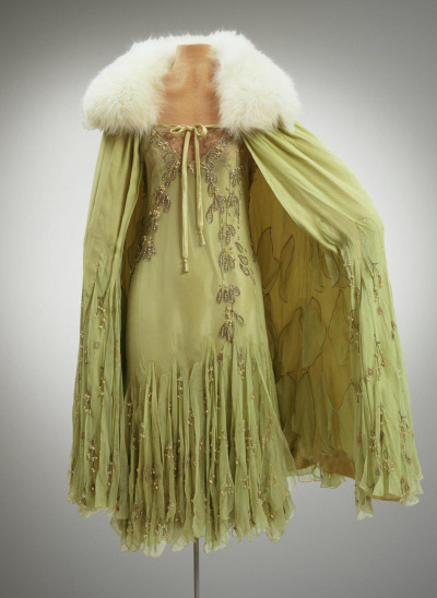 wikivictorian's tweet photo. Ensemble, 1927. Hillwood Museum. https://t.co/B1u1CAk5Dp