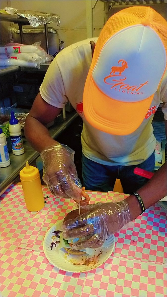 ChefMasso's tweet photo. Chef la                              Burger an 

Pase Epidor Delmas 56 vinn pran #Burger paw la  #DouspouDous mpa bezwen fè pleyonas poum diw li bon 👌🏽 
#Chefmasso #Burgerweek2023 #Leburgerweek https://t.co/FPSE7HUNd5