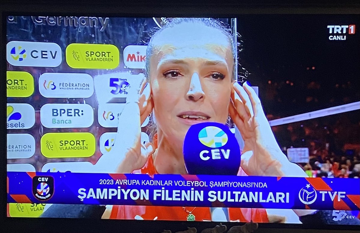 Cumhuriyetin 100.yılında kızlarımız Avrupa’nın zirvesinde. Teşekkürler #filenin sultanları