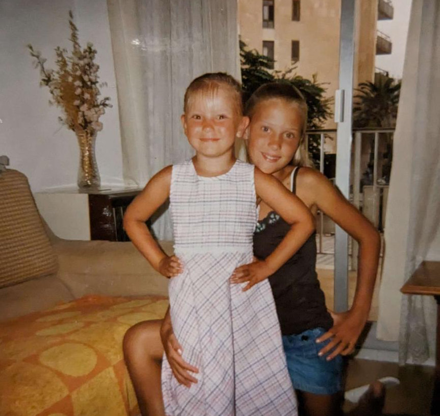 chestnutroan's tweet photo. HELP ME FIND MY LONG LOST AMERICAN BESTY....
This is a long shot...I don't remember your name but we used to play together on Palma Nova beach in Majorca around 2005-2006 (?) My name is Gabriella https://t.co/Bzn6uD8g81