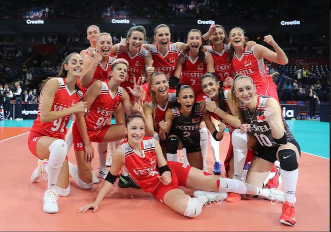 Helal olsun size ülkenin aydınlık yüzü kızlarımız
filenin sultanları
EuroVolley2023