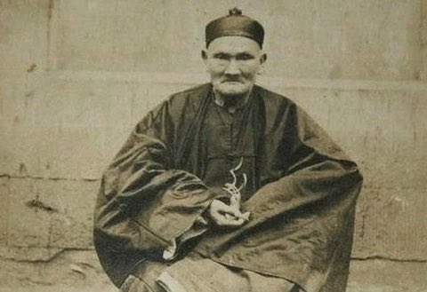 LocalTeaCo's tweet photo. Meet Li Qing Yuen. A Chinese herbalist who ate gojiberries daily &amp; lived to 252

So, drink Goji Green Tea and look like this guy!  

Or read his story in our most recent blog post

https://t.co/HNZmgBC9Rw

#LiQingYuen #Gojiberries #GojiGreen #SipLocally #TeaJourney #LocalTea https://t.co/r5PDaDWZn9