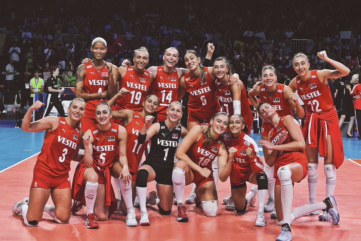 Sizinle gurur duyuyoruz 🇹🇷

Milletler Ligi’nden sonra 2023 CEV Avrupa Şampiyonu olan A Milli Kadın Voleybol Takımımızı, tebrik ediyoruz 🏆🇹🇷

#FileninSultanları