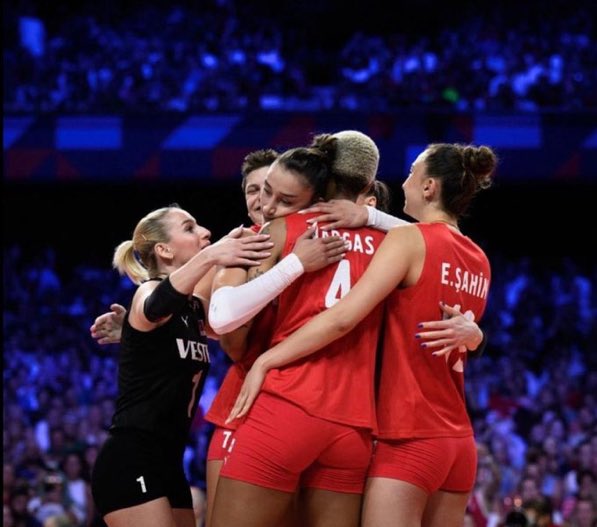 #fileninsultanları “100’ncü yıla çok yakıştı”.