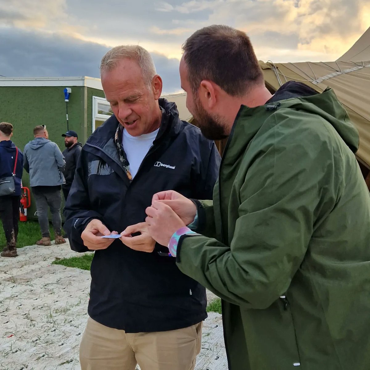 32Tens's tweet photo. Sam's Best friend @FatboySlim 🙌 so Sam was back stage again at @Creamfields and bumped into his best friend Mr Slim! Sam forced our card upon him and Mr Fatboy said that he was unwilling to be in any 32 Tens advertising and will be taking out a restraining order out ❤️ U Fatboy https://t.co/GWMVmoKbW3