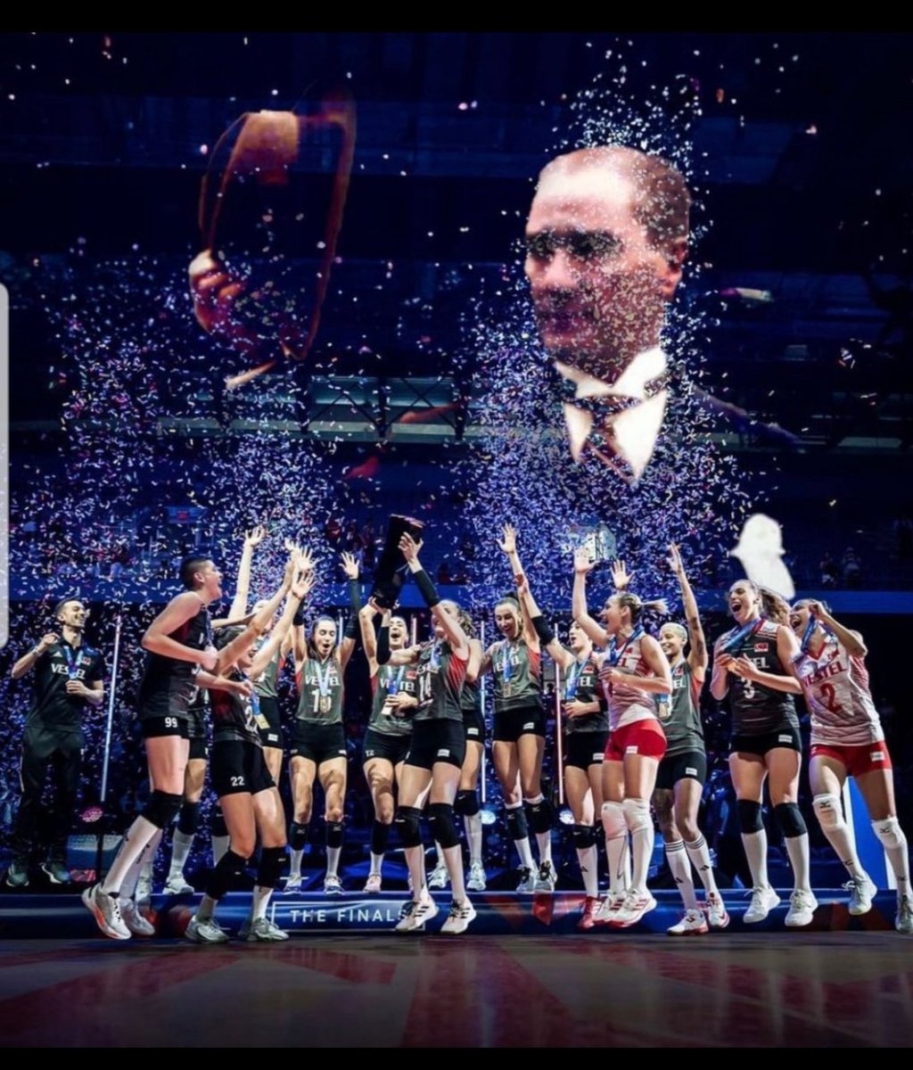 Veeee kupa bizim teşekkürler kızlar...
#FileninSultanlari #EuroVolley2023