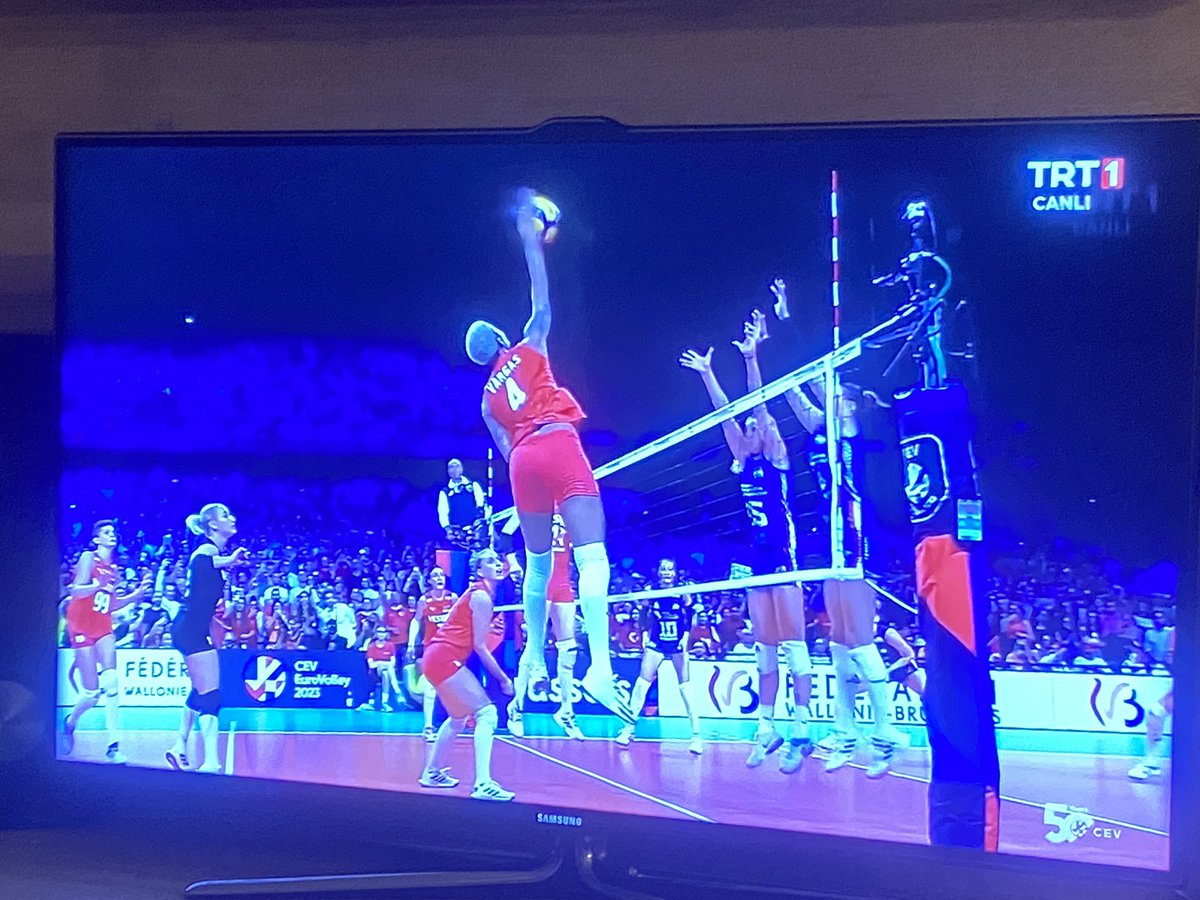paresnutsu's tweet photo. Veeeee🏆🍻Gururumuz🥳🥳🥳
#champion #FileninSultanlari #lastpoint https://t.co/w5Sjp1jsvp