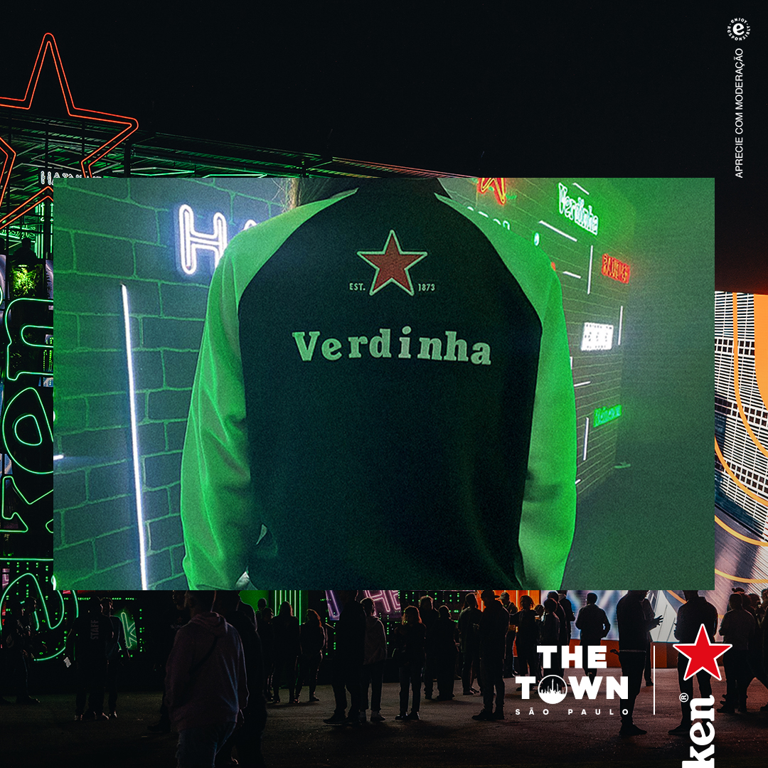 heinekenbr's tweet photo. Quem quer jaqueta e tênis Heineken pra compor o look do @thetownfestival? 🚨 

Se #HeinekenNoTheTown bater trending topics até 23h59 de hoje, as pessoas que mais compartilharem a hashtag levam os mimos!  

Partiu participar?! 🔥🧥👟

#AprecieComModeracao https://t.co/gqzG3yftPK