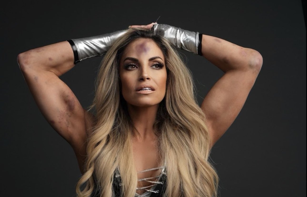 Trish Stratus shares an image of herself after the Steel Cage match with Becky  Lynch at WWE Payback last night😬 : r/SquaredCircle