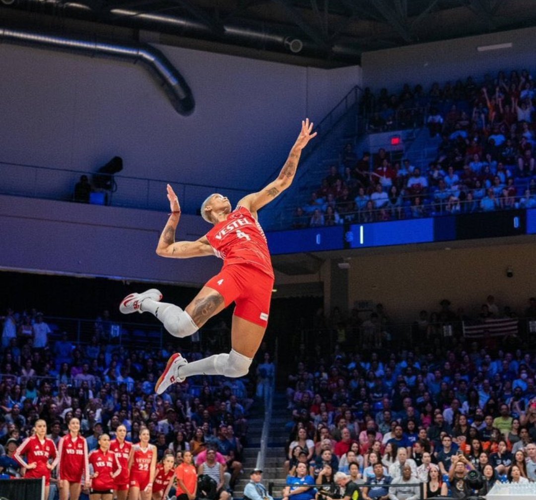 Helal olsun. Ne desek az..Tebrikler Filenin Sultanları..🇹🇷🇹🇷🇹🇷 
💫 Bu fotoğrafın okullarda poster , Şehrin boş duvarlarında Grafiti
Telefonlarda ana ekran görüntüsü 
olması lazım hemde Atatürk'ün unutulmaz cümlesiyle ❤️
"Ey Kahraman Türk kadını! Sen yerde sürünmeye değil, omuzlar