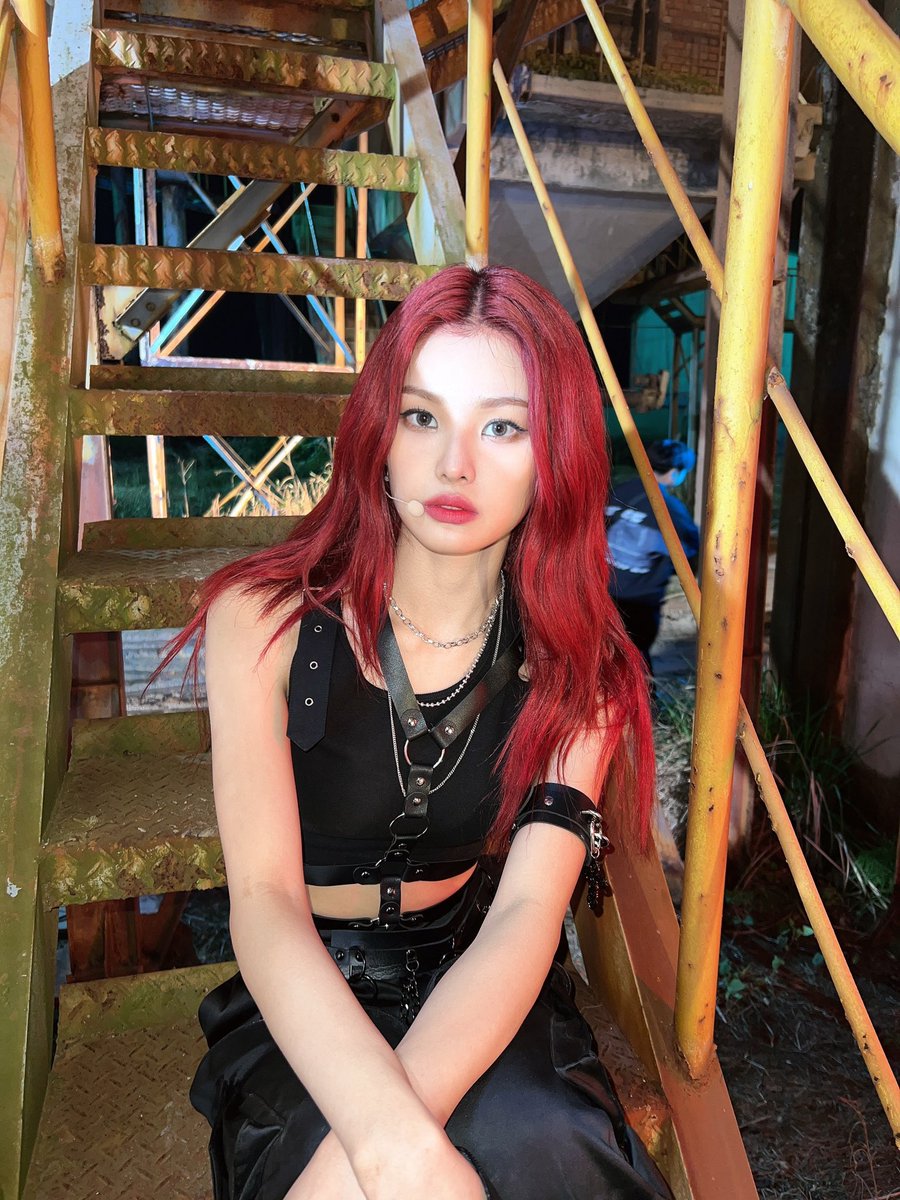 lightlooks's tweet photo. happy sangah day 🌹🎈♥️

#RedQueenSangahDay
#카리스마퀸_상아땅_생일축하해 https://t.co/FRlQ8lpt7j
