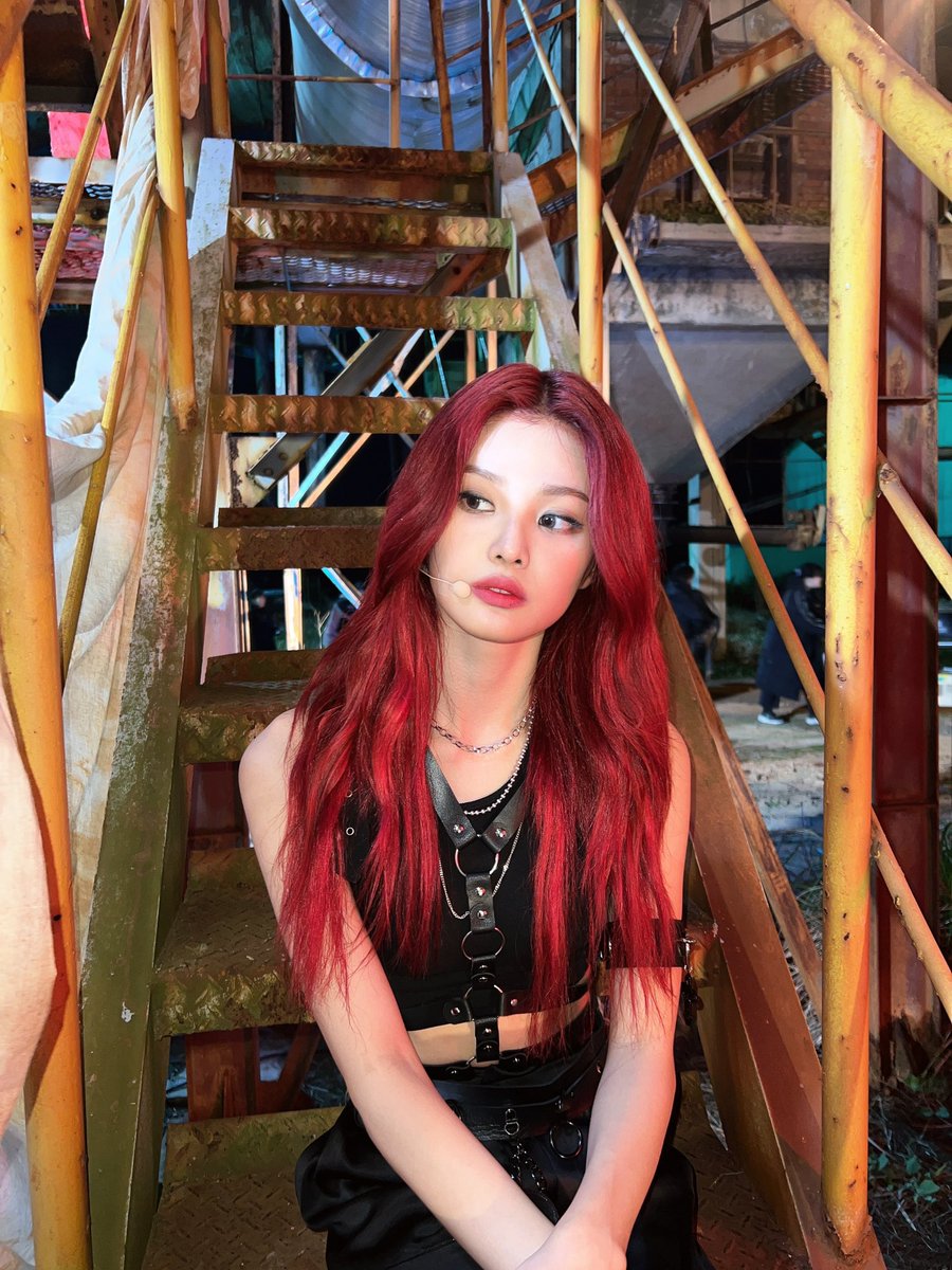 lightlooks's tweet photo. happy sangah day 🌹🎈♥️

#RedQueenSangahDay
#카리스마퀸_상아땅_생일축하해 https://t.co/FRlQ8lpt7j