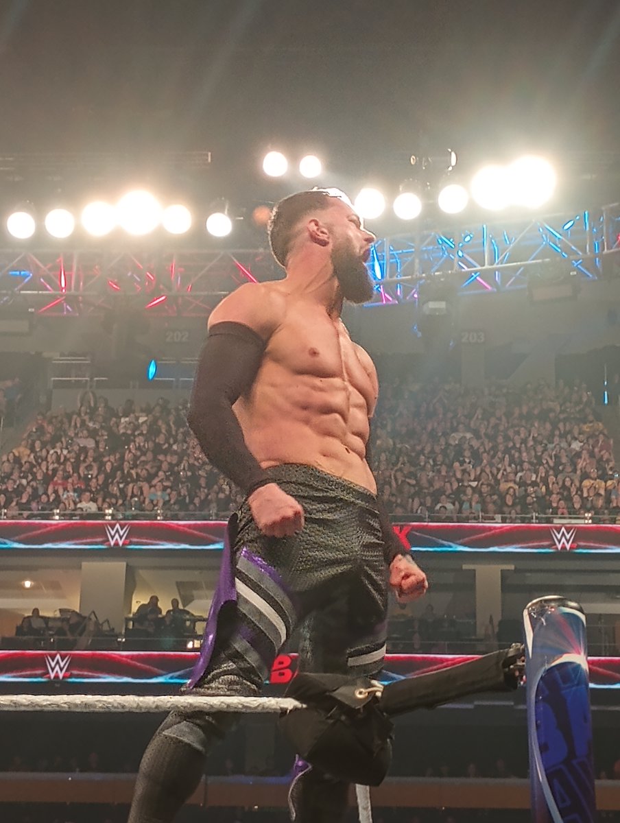 FinnBalorCOM's tweet photo. HQ #WWEPayback Candids we took exclusively for the site are added: https://t.co/nYXOor1NoT 

(@FinnBalor) https://t.co/W7H7vwN2nA