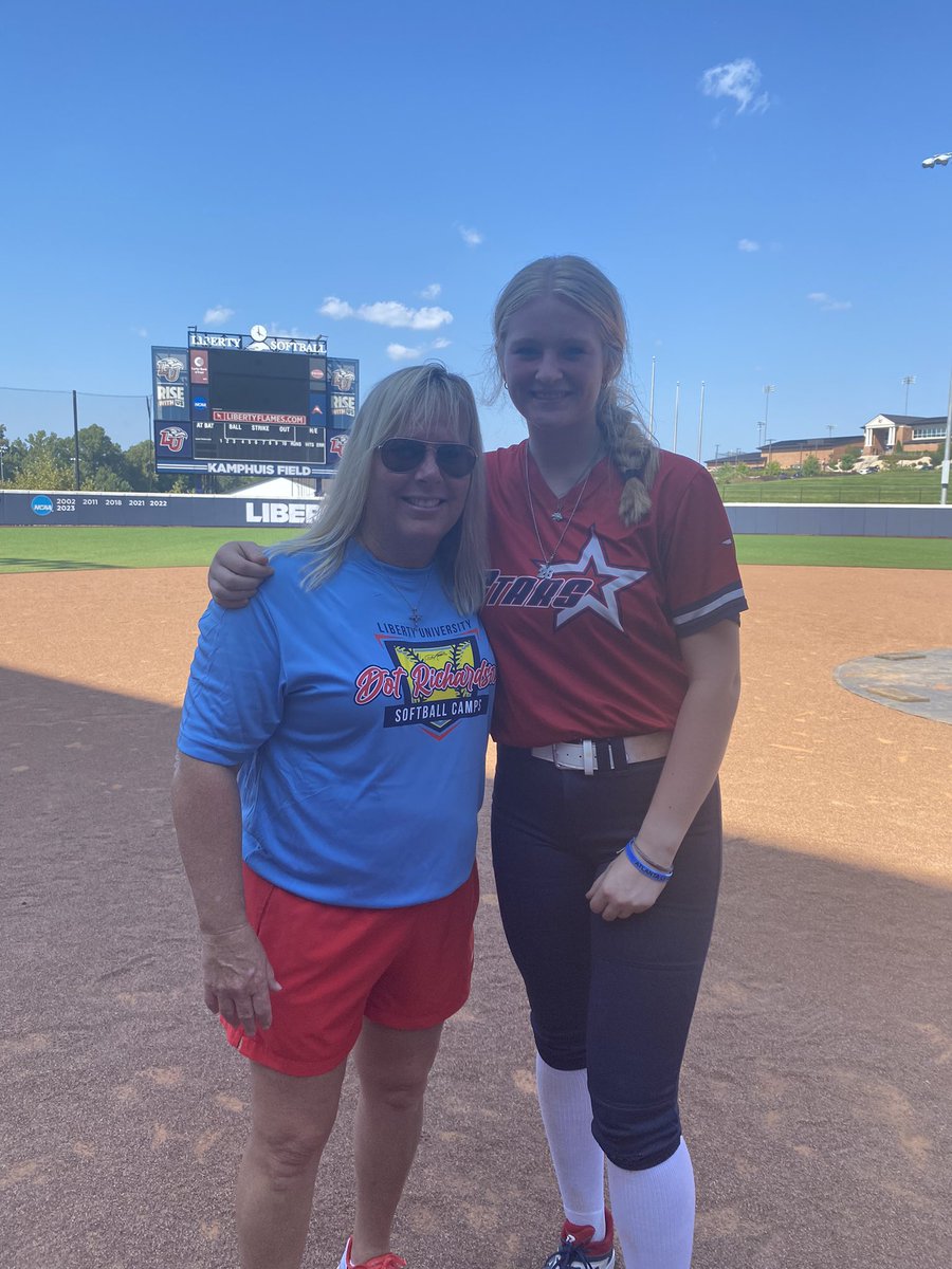 Chloe_King28's tweet photo. Had an amazing experience back at the @LibertySB camp today‼️Thank you @CoachDot_LU @coachkfagan @SamiFagan , coaching staff, and team for making this camp possible‼️Go Flames 🔥@LibertyU @maddi2026 @PaigeBachman1 https://t.co/wWqowj3xlJ