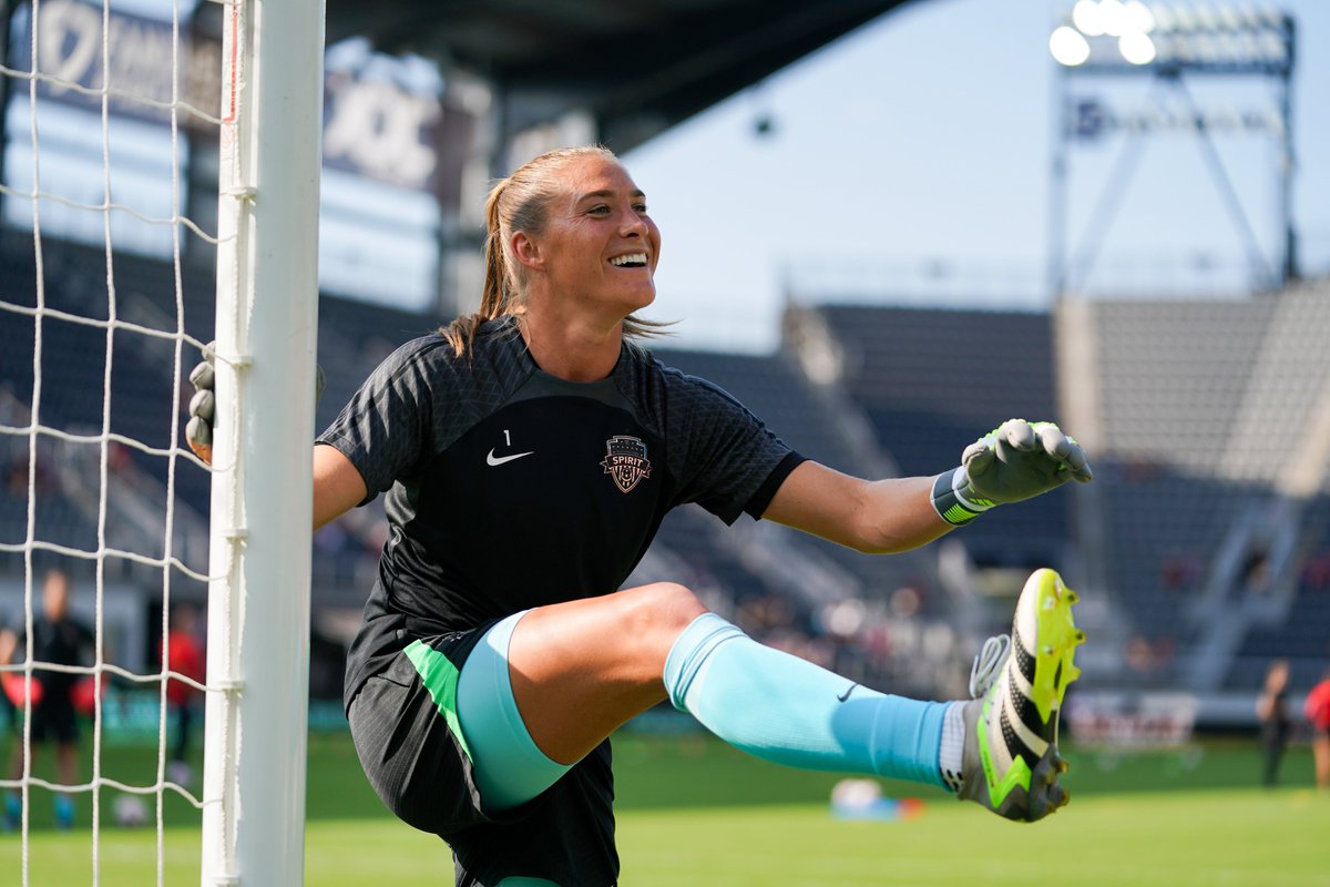 NWSL's tweet image. Getting ready for kickoff on CBS Sports Network 📺💪 #WASvCHI