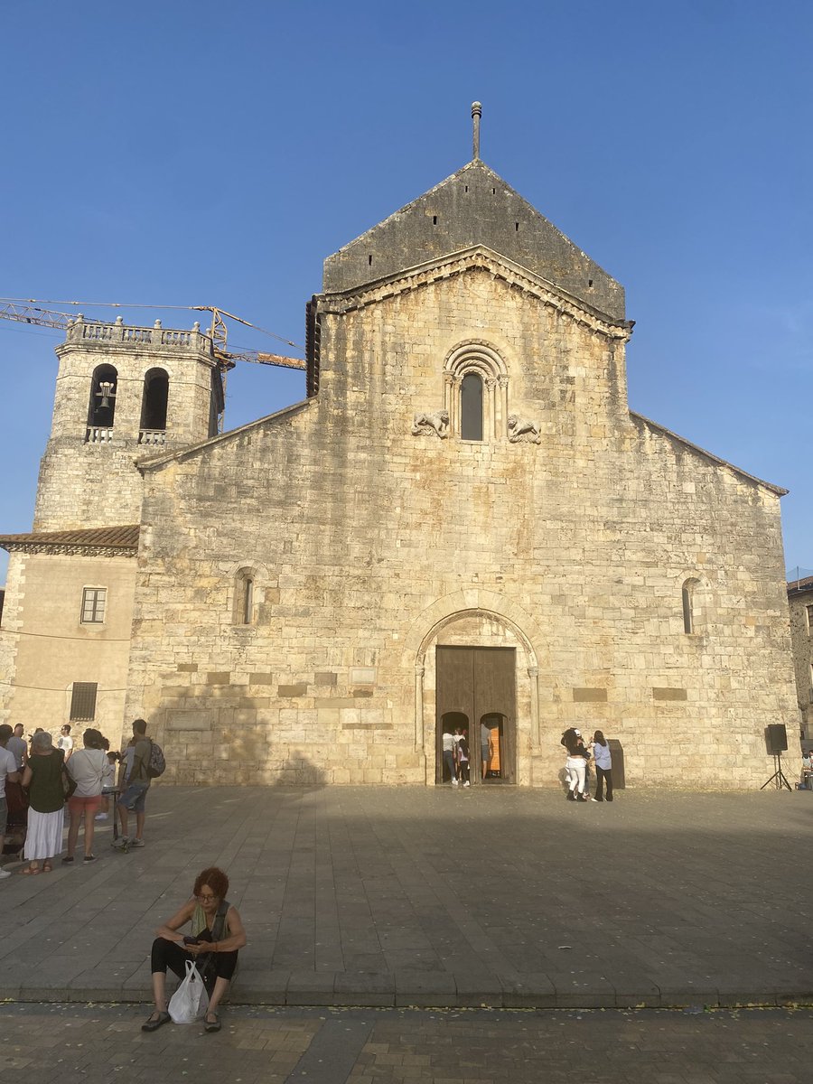 BesaluC's tweet photo. @lluisguino @Aj_Besalu @carleslama @DiputacioGirona @FundMetalquimia @JosepLagares Avui primer concert Festival Música #Besalú amb @HanfrisQuartet, quartet vocal extraordinari. 👏👏👏 https://t.co/A5QIdRGUkH