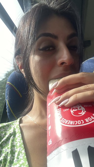 Aqu&iacute; me la como toda: https://t.co/S7GTt7rRPB https://t.co/np3Dzwr5rf<a href="/tag/nuevafotodeperfil"class="tags"><span>#nuevafotodeperfil</span></a>