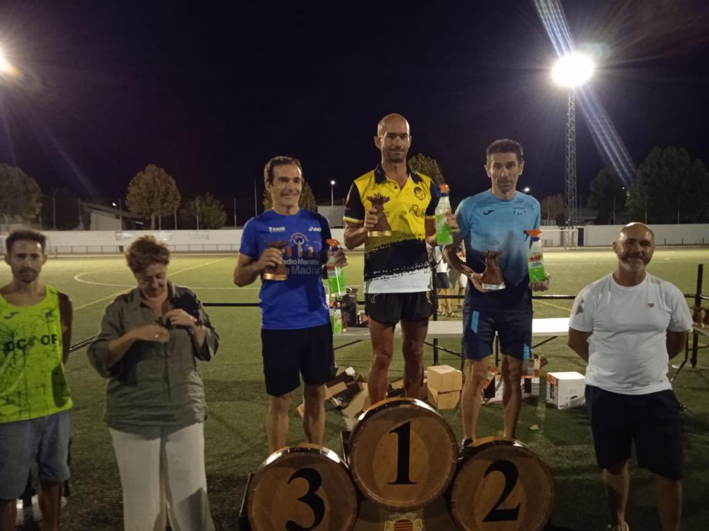 AtletismoRute's tweet photo. Estrenamos temporada en Moriles, donde Pedro Pérez, Antonio Ochoa, A. Rafael Jiménez y Mª del Mar Piedra han representado al #Club #Atletismo #Rute. En la prueba, de 8 kilómetros, @bomberpedro1 fue primero de su categoría.
Con el patrocinio de @dipucordoba
#ClubAtletismoRute https://t.co/0ZTnXxFTWd