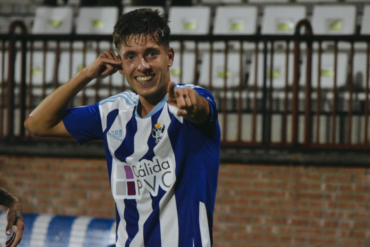 ¡FINAAAAAAAAAAAAAAAAL!
¡¡¡LA SONRISITA DE LOS PRIMEROS TRES PUNTOS!!!