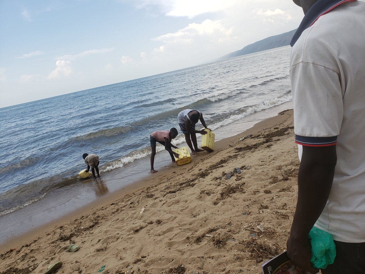 barbarakemigisa's tweet photo. In Tonya and Rwentale subcounties on the shores of Lake Albert,  people bathe, drink and share the water with animals. 

People also use the water as toilets. 

But who cares? https://t.co/7KscXsRoj7