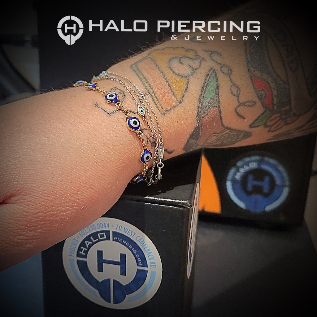 This evil eye forever bracelet is the perfect way to ward off the negative vibes! 

#HaloPiercing #bondedjewlery #evileyebracelet
#LocalAz #Foreverbracelet #infinitybracelet #Eternitybracelet #LocalFirstAz #permanentjewelry