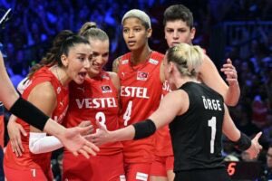 HalilMUTLU048's tweet photo. Milli Kadın voleybol Takımımız 2023 CEV Avrupa Şampiyonası finalinde Sırbistan'ı 3-2 mağlup ederek Avrupa Şampiyonu olduk. 
Cumhuriyetimizin 100.yılında Dünya şampiyonluğundan sonra Avrupa Şampiyonluğunu kazanan Atatürk’ün kızları milli takımımızı kutluyoruz. https://t.co/AFmDSg35Dq