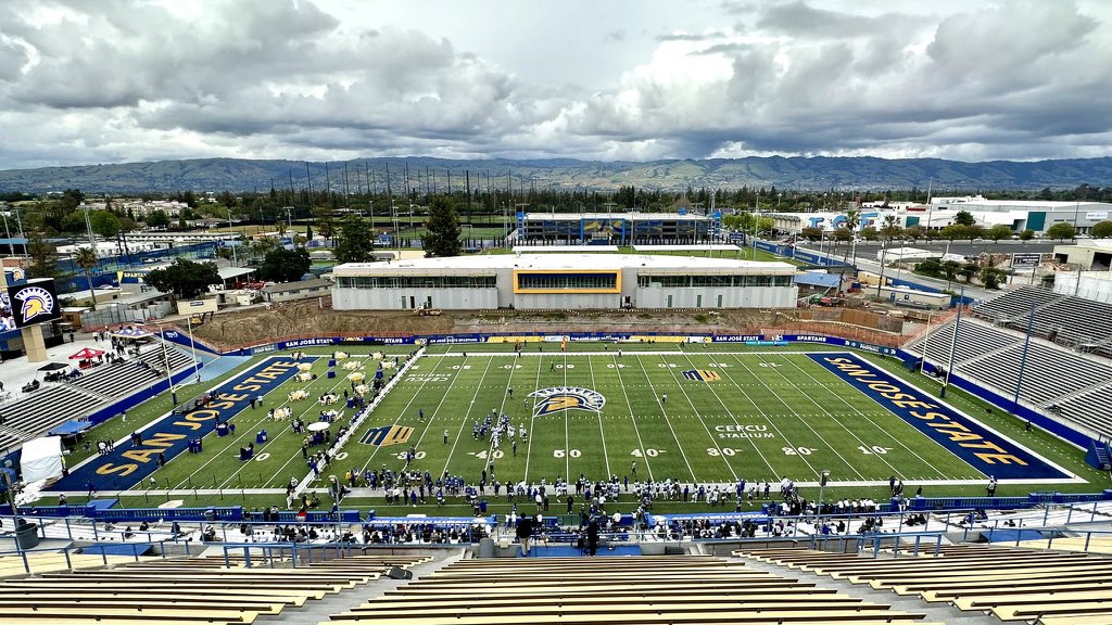 cfbcampustour's tweet photo. Today’s game is the first game with the $70 million Spartan Athletics Center completed. Funded by donors, boosters &amp; alumni it provides amenities to 22 different SJSU teams.

Pics of steps along the way:

1) 2018 game w/ bleachers
2) 2022 Spring game 
3) 2023 Spring game
4) Today https://t.co/RbhPYoCjZ4
