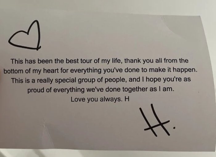 Harry’s signed thank you note to the crew for Love on Tour ❤️
