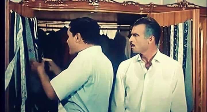 - عندك كــل الكرافتات دي ، ومش لاقي تاكل !! 
ما تسرح بيهم في العتبة 

= اييييخرااااااس