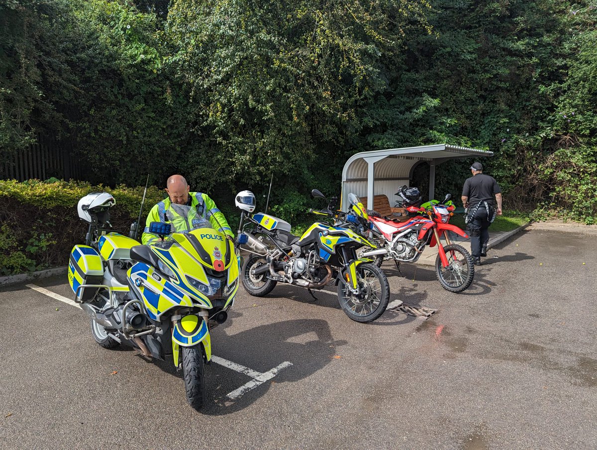 DerbysRPUBikers's tweet photo. OP, with @ErewashPolice in #ilkeston.
#nutbrook trail, Sur-Ron being ridden dangerously on trails, fails to stop for our bikes.
Pursuit follows, and rider runs out of talent before being Detained.
One in cuffs, bike seized.
Bike susp inv in other crime in area.
#opsbikes https://t.co/wunA7jBkMY