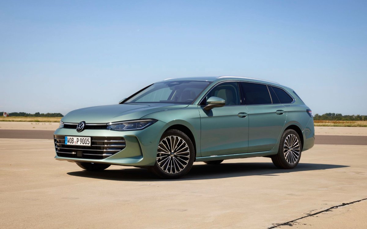 gt01_design's tweet photo. New #Volkswagen Passat unveiled only as station wagon, so I made the sedan version!

#digitalart #digimods #render #rendering #カーコラ #架空仕様 https://t.co/cI7OmdBLc9