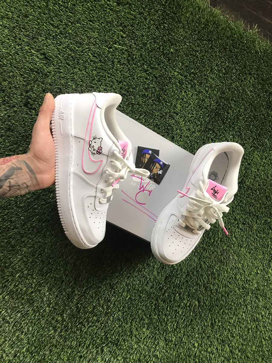 RicooChris13's tweet image. HelloKitty AF1’s 🎀💞💞. AVAILABLE ALL SIZES , SHIPPING WORLDWIDE 📲

#hellokitty #hellokittylover #hellokittycollection #hellokittyaddict #af1 #custom #custommade #shoes #shoesforsale #pink #shippingworldwide✈️🌎