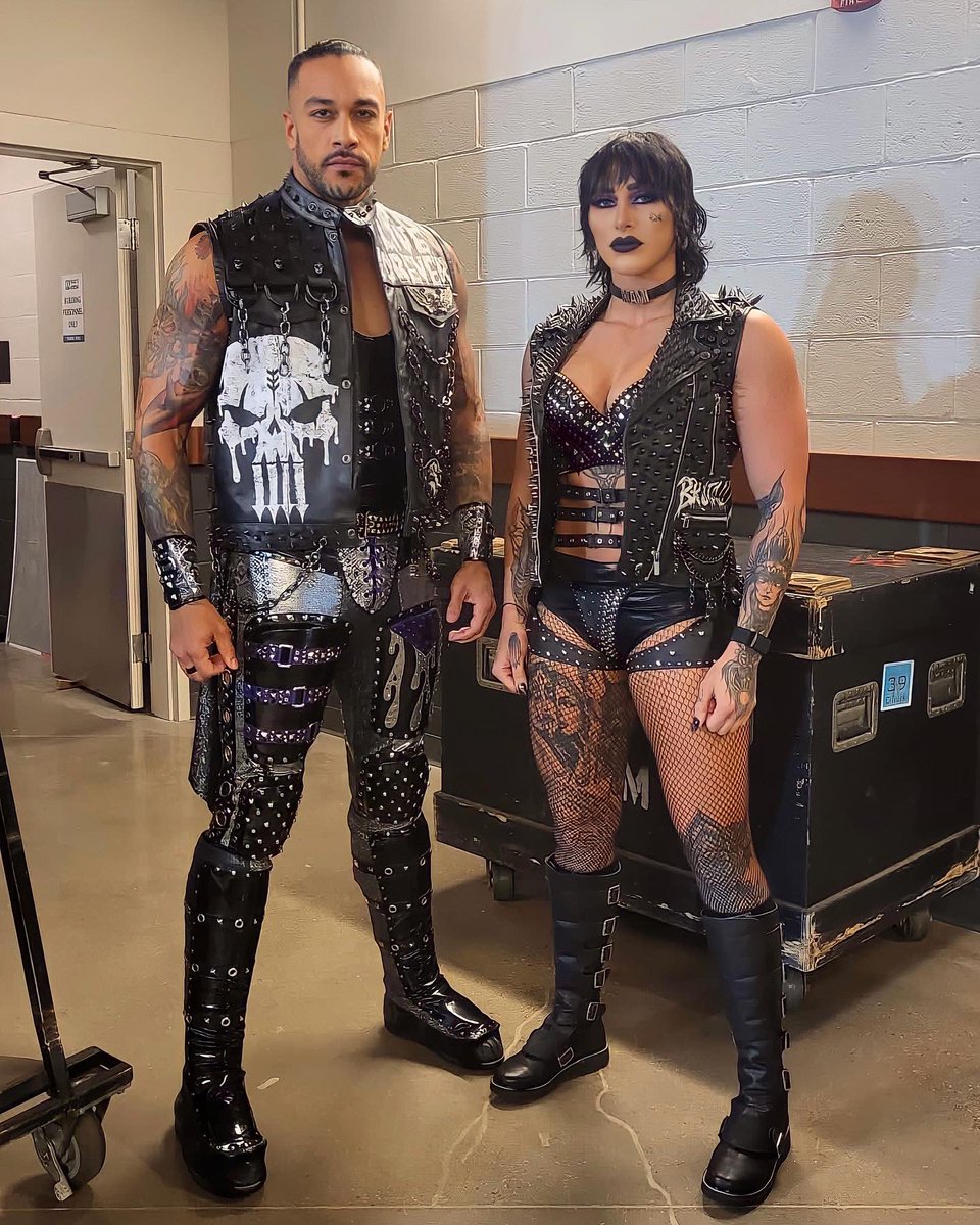 RheaRipley_WWE's tweet photo. True family grows together. 
My day 1! ⚖️ #Proud https://t.co/UxFiFOdEFj