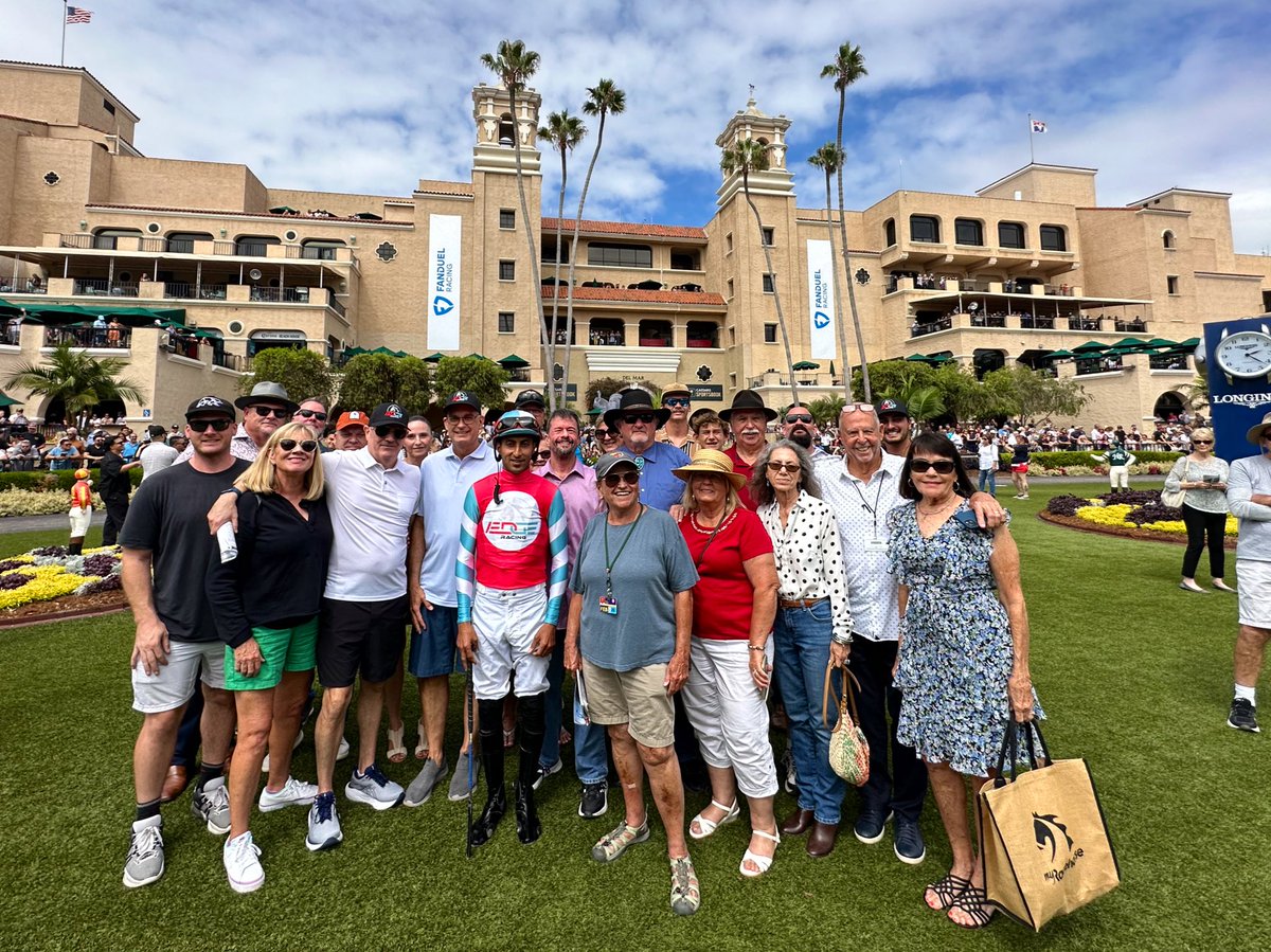 Pre-race #EdgeRacing photo with <a href="/MaldonadoJockey/">Edwin A Maldonado</a>!