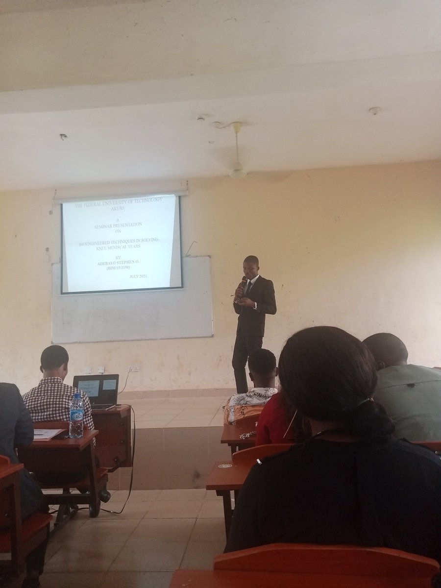 childrenarecute's tweet photo. In 2021 I presented my undergrad seminar; "Bioengineered Techniques in solving knee meniscal tears". π€ I wanted to grow some meniscus for starboy Ansu Fati sooo bad so man won't suffer another relapse...I still dream of being a Cartilage Tissue Engineer though. I WON'T GIVE UPπͺ https://t.co/WeqbwRzH00