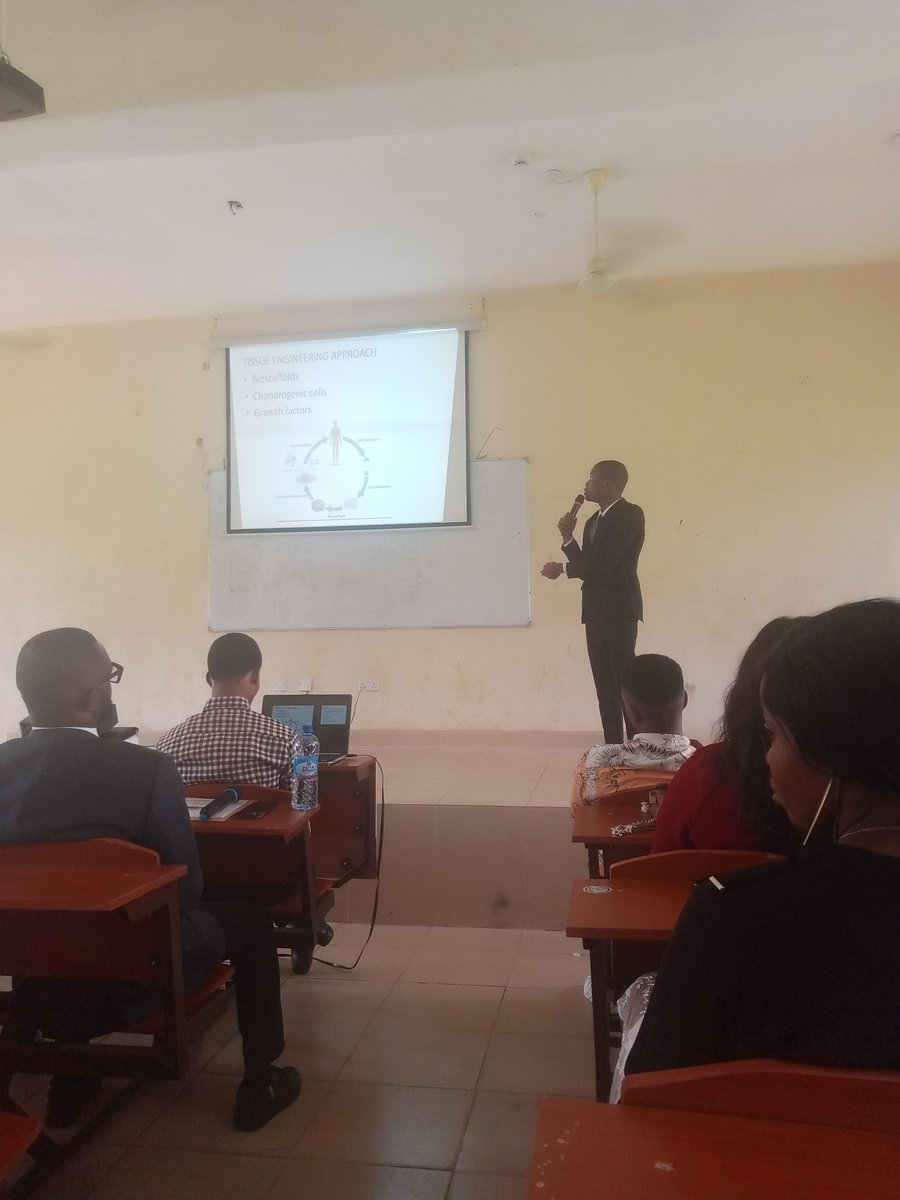 childrenarecute's tweet photo. In 2021 I presented my undergrad seminar; "Bioengineered Techniques in solving knee meniscal tears". π€ I wanted to grow some meniscus for starboy Ansu Fati sooo bad so man won't suffer another relapse...I still dream of being a Cartilage Tissue Engineer though. I WON'T GIVE UPπͺ https://t.co/WeqbwRzH00