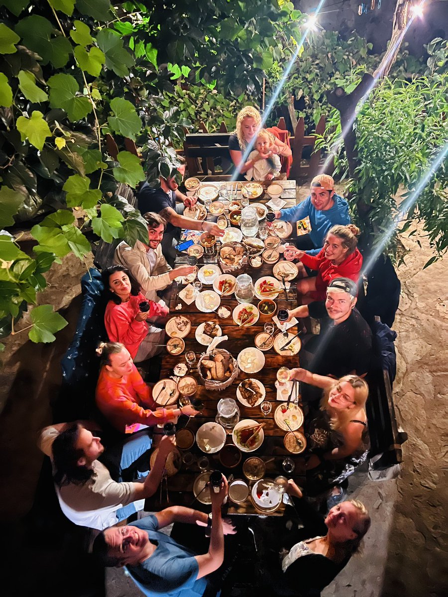 nanplep's tweet photo. The last supper 🥂 #neomalsore https://t.co/JMCucZCxyh