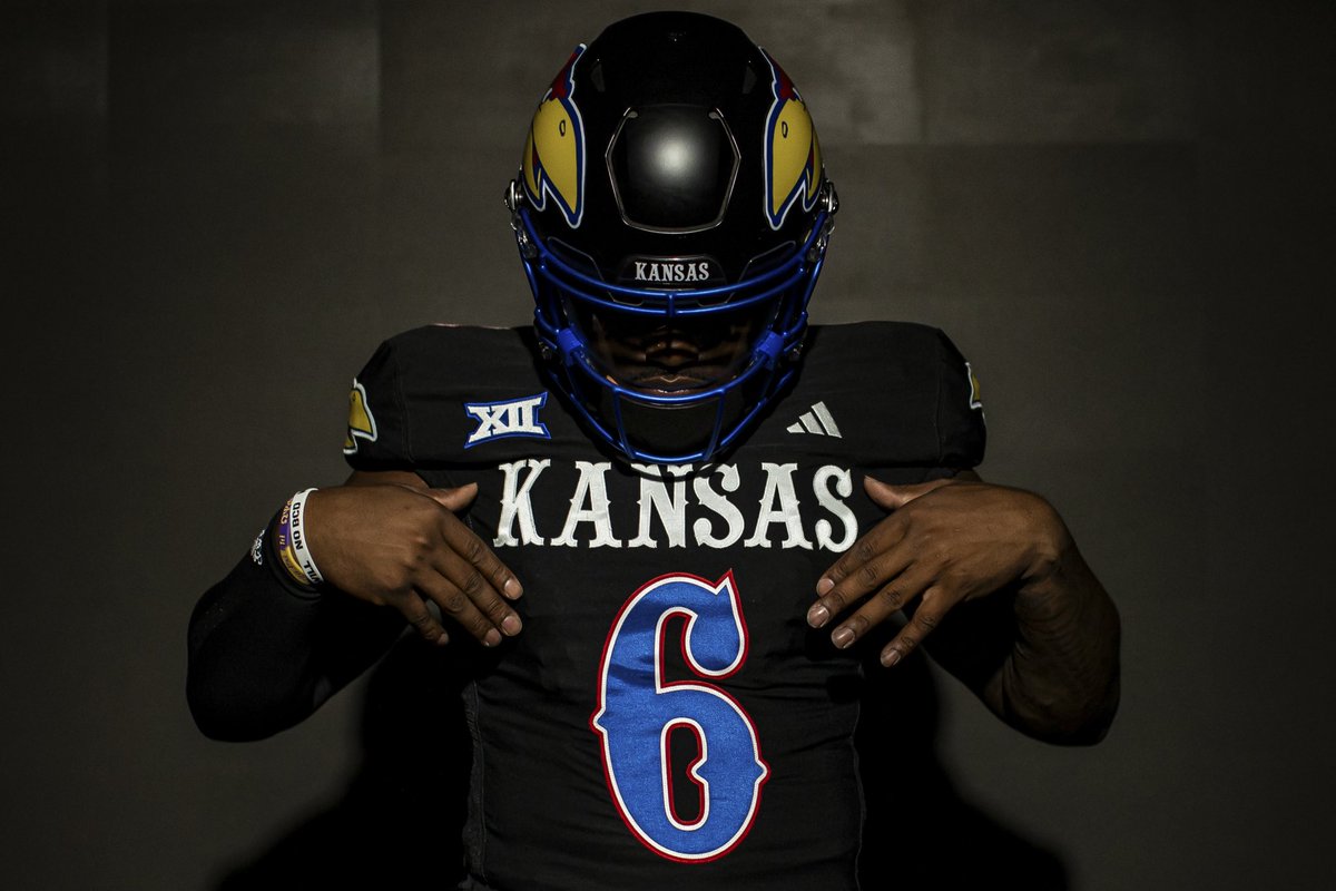 KU_Football's tweet photo. A closer look 👀 https://t.co/vvccSsqL3e