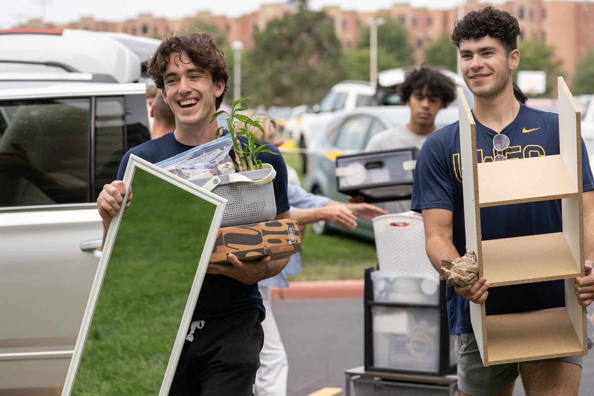 UWEauClaire's tweet photo. Our newest Blugolds are all moved in! Welcome to campus! We’re happy you’re finally here! #BlugoldWelcome https://t.co/bzry8MB0q7